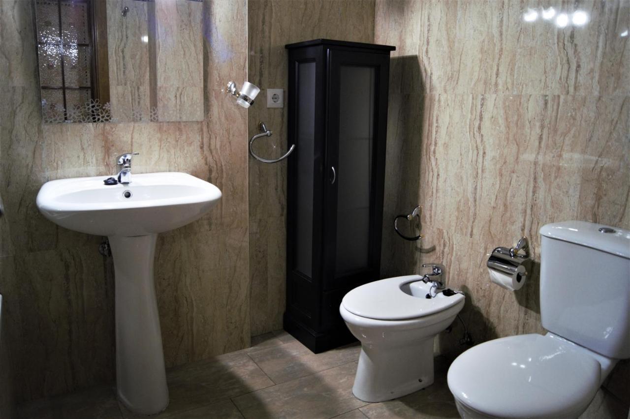 Amplio Piso 8 Mts Mezquita - Wifi - A/C - Parking Кордова Экстерьер фото